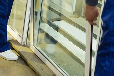 Commercial Glass Repair Technician in Four Corners, FL